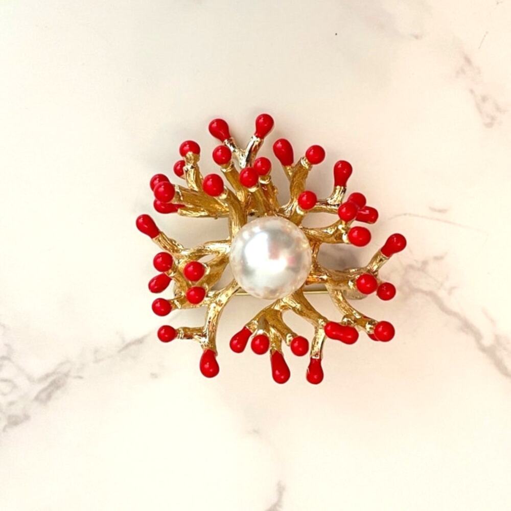 Unbranded Brooch with Faux Pearl in Faux Coral Reef, Gold-Tone EUC